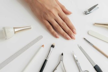 Com as unhas naturais em alta, aprenda como mantê-las fortes e bem cuidadas