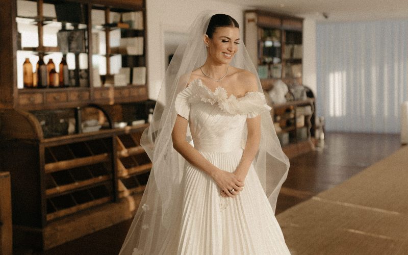 Noiva Realiza Promessa de Infância e Escolhe Vestido de Elie Saab para Casamento em Punta del Este