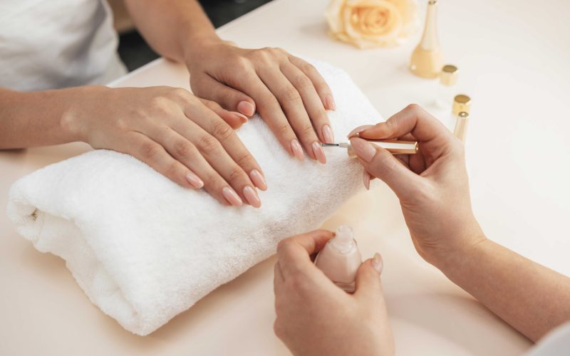 Pesquisa revela que 86% das brasileiras fazem as unhas ao menos uma vez por semana