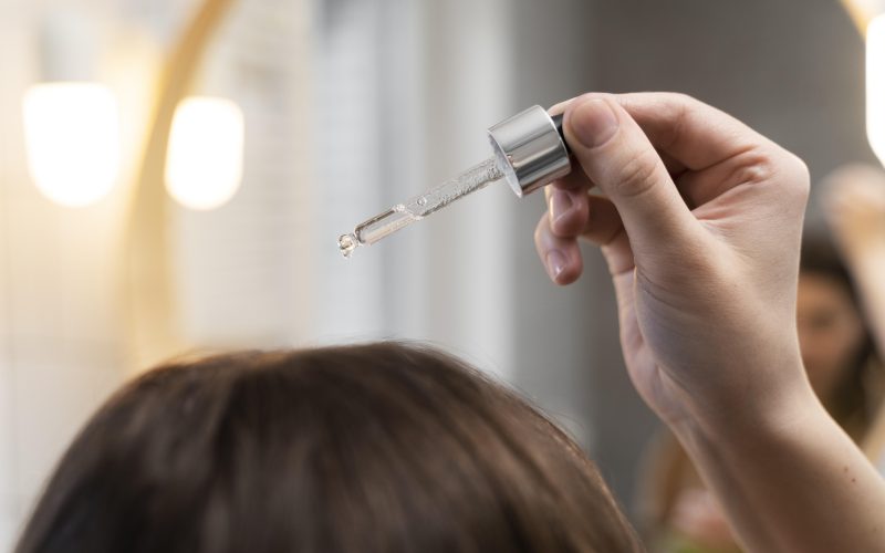 Conheça 7 benefícios do óleo capilar