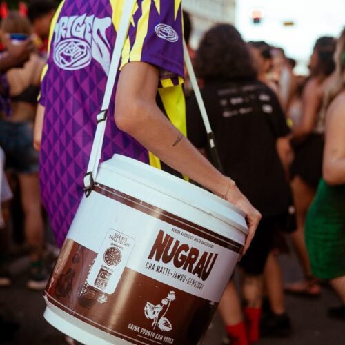 Pipa colorida brilha nos céus do Carnaval