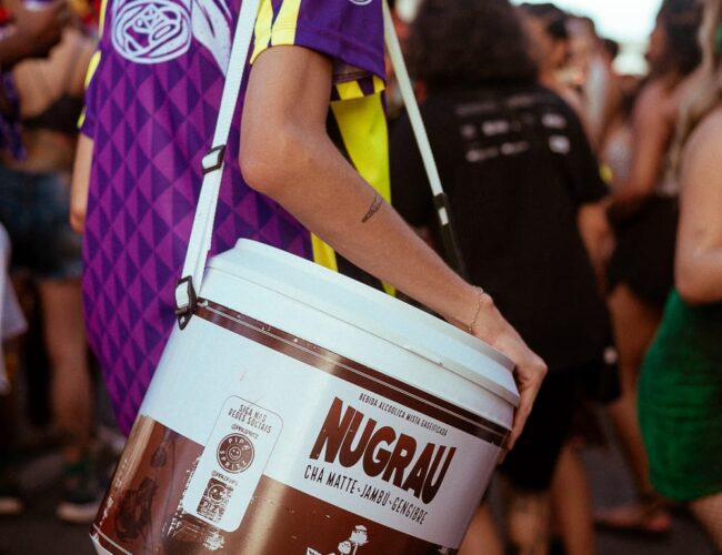 Pipa colorida brilha nos céus do Carnaval