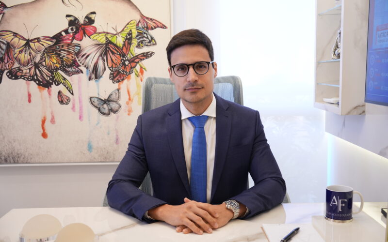 Dr. Adriano Fernandes: Excelência e Inovação na Cirurgia Plástica